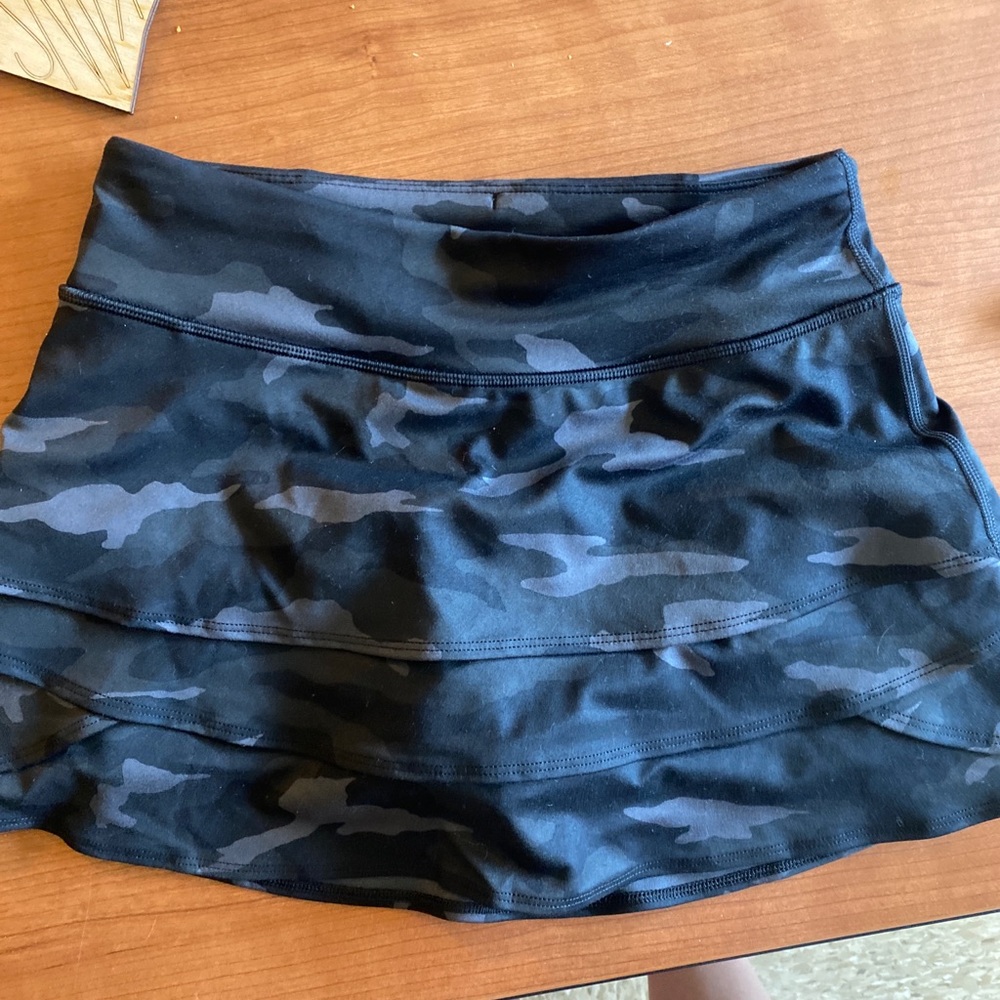 printed black tennis skirt
